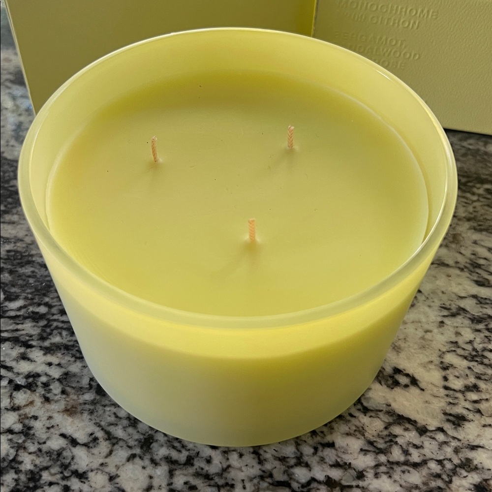 NIB Crate&Barrel Triple Scent Yellow Candle in Glass - Picture 5 of 6
